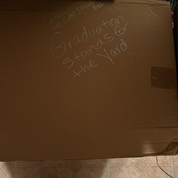 Graduation supplies - Picture 9 of 9